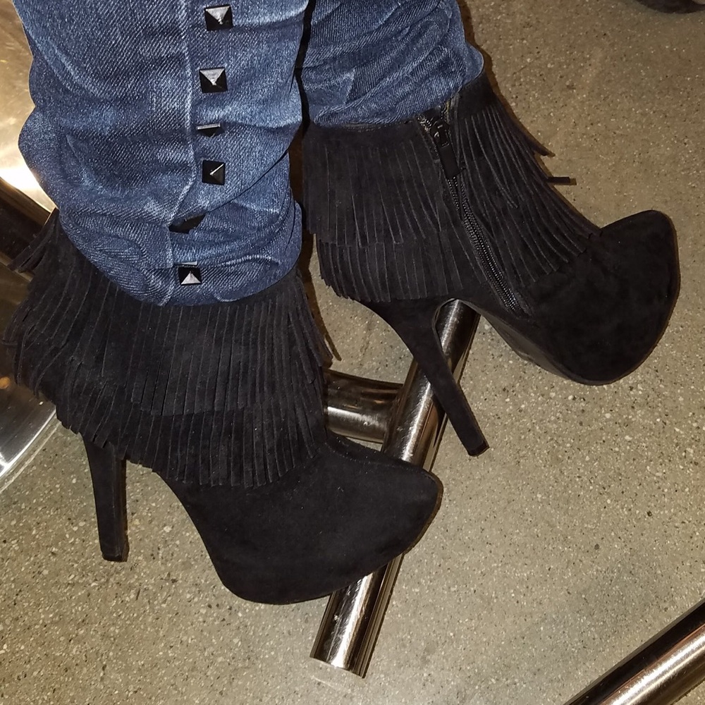 6 in Ankle FRINGE BOOTIES Anne Michelle black velv